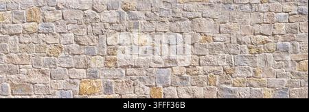 Mur ancien en pierre naturelle de couleur claire sous le soleil Banque D'Images