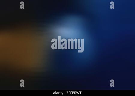 Arrière-plan surréaliste abstrait avec un dégradé bleu foncé, noir et brun chaud. Les transitions de couleurs floues douces et la texture subtile créent une atmosphère sombre Banque D'Images