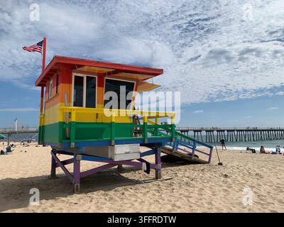 Tour de surveillance Rainbow à Hermosa Beach, Californie Banque D'Images