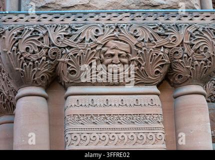 Décorations en pierre sculptée sur l'Ancien Hôtel de ville de Toronto Banque D'Images