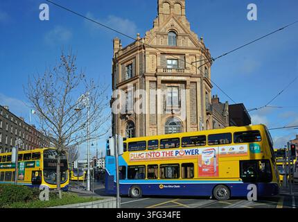 Bus à deux étages dans le centre de Dublin Banque D'Images