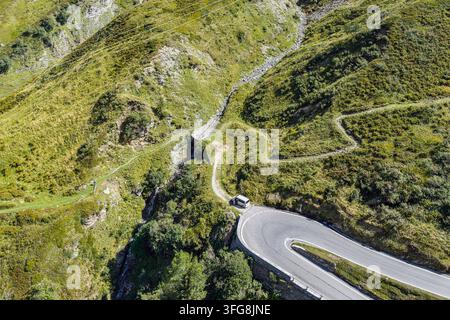 Côté nord du Spluegen. Le col du Spluegen se situe à une altitude de 2 114 mètres au-dessus du niveau de la mer et relie Spluegen à Rheinwald, dans le ca suisse Banque D'Images