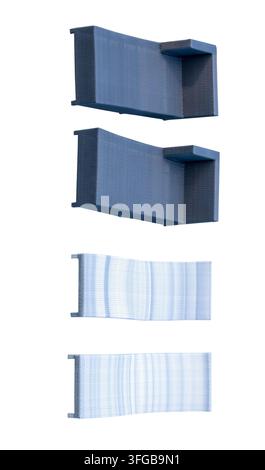 Vue de dessus d'un ensemble de deux chaises longues ou transats en plastique noir et de deux chaises longues ou transats en plastique bleu clair isolés sur fond blanc avec clip Banque D'Images