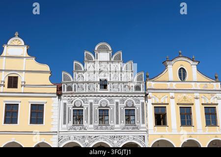 Belle façade des maisons baroques colorées de la ville de Telč. République tchèque. Horizontalement. Banque D'Images