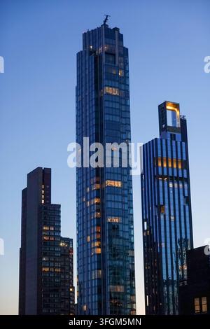 Immeubles de grande hauteur dans le quartier branché de NoMad au crépuscule, New York City, États-Unis, 2026 Banque D'Images