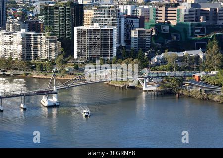 Vue aérienne du pont Goodwill sur la rivière Brisbane reliant le skyline urbain de Brisbane, Queensland, Australie Banque D'Images