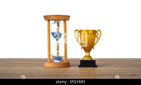 Coupe trophée dorée posée à côté d'un sablier avec du sable bleu sur une table en bois isolée sur fond blanc Banque D'Images