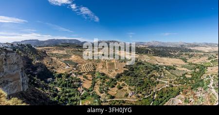 Vue panoramique sur les montagnes depuis la ville de montagne de Ronda, Andalousie, Espagne, le 9 septembre 2026 Banque D'Images