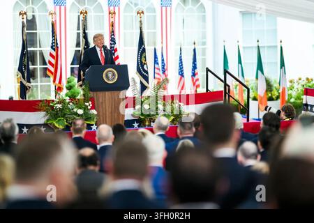 Le président Donald J. Trump s’exprime devant le personnel de l’ambassade des États-Unis et des dirigeants d’entreprise à la résidence Deerfield de l’ambassadeur des États-Unis à Dublin, Irlande, le 12 septembre 2026. Image gracieuseté de la Maison Blanche. Banque D'Images