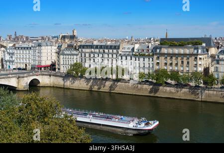 La Seine au Pont de la Tournelle et à l'Île Saint-Louis, Paris, France Banque D'Images