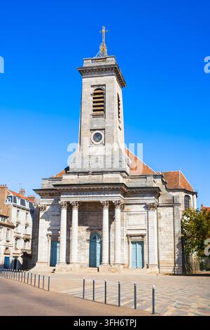 Belle façade historique de l'église Saint Pierre sur la Place du Huit Septembre à Besançon, France Banque D'Images