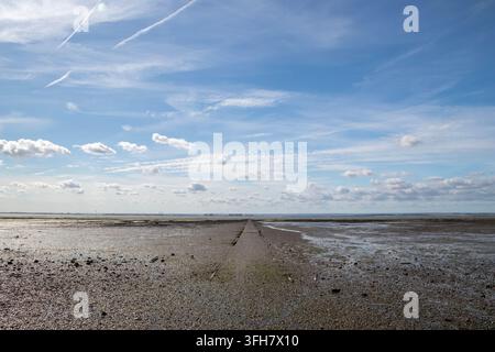 Chemin menant à la mer à Westcliff près de Southend-on-Sea, Essex, Angleterre Banque D'Images