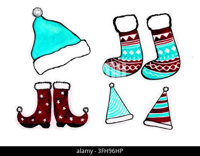 Ensemble de Noël dessiné à la main avec des accessoires d'hiver. Chapeaux du Père Noël, chaussettes à motifs, bottes d'elfe avec étoiles. Illustration aquarellée et au marqueur en turquoise, bordeaux et blanc. Élément pour cartes, autocollants, impression Banque D'Images