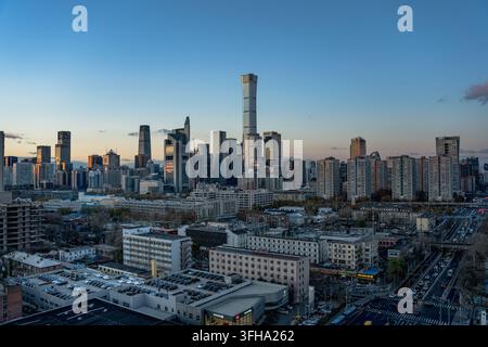 Paysage entrelacé de routes urbaines et de gratte-ciel à Pékin Banque D'Images