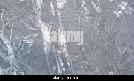 Texture de fond en marbre gris foncé poli avec motifs de veines blanches Banque D'Images