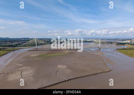 Vue aérienne du pont Mersey Gateway et de la rivière Mersey, Halton, Royaume-Uni. Banque D'Images