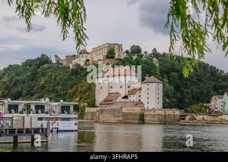 Passau, Allemagne - 21 juillet 2023 : vue panoramique de Passau. Confluence des trois rivières Danube, Inn, Ilz, Bavière, Allemagne. Photo de haute qualité Banque D'Images