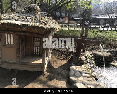 Maison Hanok miniature coréenne traditionnelle sur l'île de Nami, Corée du Sud Banque D'Images