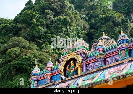 Gombak, Malaisie – 18 mai 2026 : Architecture complexe du temple hindou coloré des grottes de Batu Banque D'Images