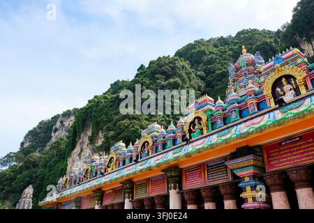 Gombak, Malaisie – 18 mai 2026 : Architecture complexe du temple hindou coloré des grottes de Batu Banque D'Images