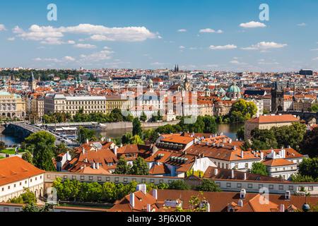 Panorama de Prague depuis la tour d'observation de Petřín Banque D'Images