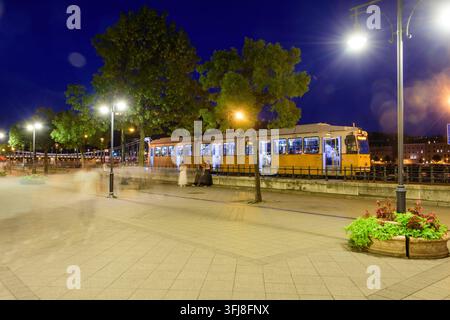 Budapest, tramway, promenade fluviale de la Danube // Budapest, Tramway le long du Danube *** Budapest, tramway, promenade du Danube, Budapest, tramway le long du Danube Ri Banque D'Images