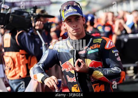 SPIELBERG, AUTRICHE - 19 SEPTEMBRE : Pedro Acosta d'Espagne et Red Bull KTM Factory Racing (37) pose pour des photos après le qualif de la QATAR AIRWAYS GRAND PRIX D'AUTRICHE au Red Bull Ring le 19 septembre 2026 à Spielberg, Autriche. (Photo de Qian Jun) Banque D'Images