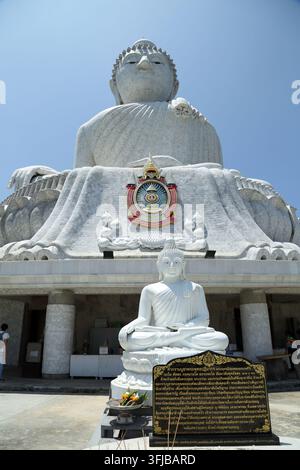 Le Big Buddha de Phuket est une statue assise du Bouddha Maravija située à Phuket, en Thaïlande. Banque D'Images