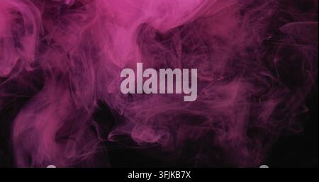 Éclaboussure de brume sous l'eau goutte d'encre nuage rose fluide Banque D'Images