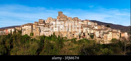 Vue panoramique de la ville médiévale traditionnelle de Arcidosso, Toscane, Italie Banque D'Images