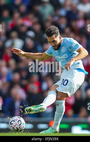 Manchester, Royaume-Uni. 20 sep, 2026. Rayan Cherki de Manchester City lors du match de Premier League Manchester City contre Sunderland à l'Etihad Stadium, Manchester, Angleterre le 20 septembre 2026 Credit: Lee Keuneke/Every Second Media Credit: Every Second Media/Alamy Live News Banque D'Images
