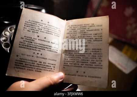 Macro rapprochée du texte sur une vieille page de livre Banque D'Images