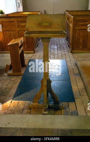 Une partie de l'intérieur de l'église d'All Saints Waterden, une église historique isolée, dans le North Norfolk, Royaume-Uni Banque D'Images