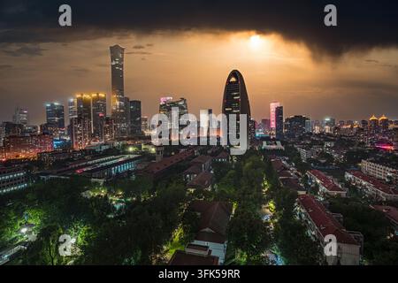 Vue nocturne magnifique de la ville de Beijing CBD à l'heure dorée Banque D'Images