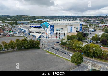 Vue aérienne du stade de football Elland Road et de la tribune Est du Leeds United FC Banque D'Images
