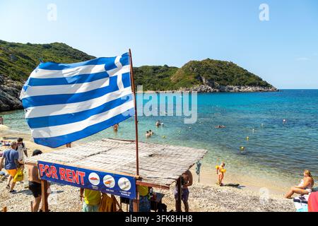 Porto Timoni, une célèbre plage jumelle située près du village d'Afionas sur la côte ouest de Corfou, Grèce Banque D'Images