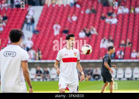 19.09.2026 : Football : VfB Stuttgart - Borussia Dortmund, 4e journé de la 1re Bundesliga à la MHP Arena  Atakan Karazor (VfB Stuttgart, 16) lors du service Banque D'Images