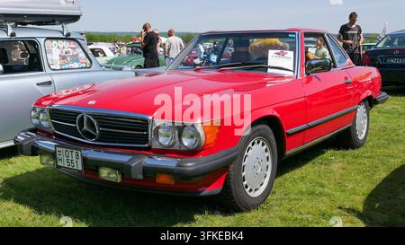 Mercedes-Benz R107 au salon rétro de Budakeszi 2025 Banque D'Images