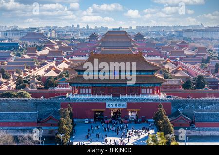 Complexe architectural de l'axe central de la Cité interdite vu depuis la colline de Jingshan à Pékin Banque D'Images