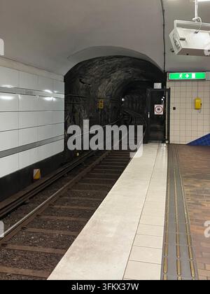 Stockholm, Suède - 24 septembre 2026 : Tunnel du métro à la station Gärdet à Stockholm Banque D'Images