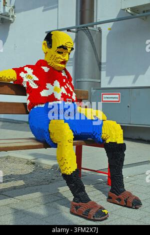 Homme fait de briques Lego, LEGOLAND Discovery Center Duisburg, Innenhafen, Duisburg, région de la Ruhr, Rhénanie-du-Nord-Westphalie, Allemagne Banque D'Images