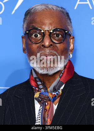 Hollywood, États-Unis. 27 sep, 2026. HOLLYWOOD, LOS ANGELES, CALIFORNIE, ÉTATS-UNIS - 26 SEPTEMBRE : LeVar Burton arrive aux Angel Awards 2026 de Project Angel Food, qui se tiennent sur le campus de la Chuck Lorre Family Foundation à Project Angel Food le 26 septembre 2026 à Hollywood, Los Angeles, Californie, États-Unis. (Photo de Xavier Collin/Image Press Agency) Crédit : Image Press Agency/Alamy Live News Banque D'Images