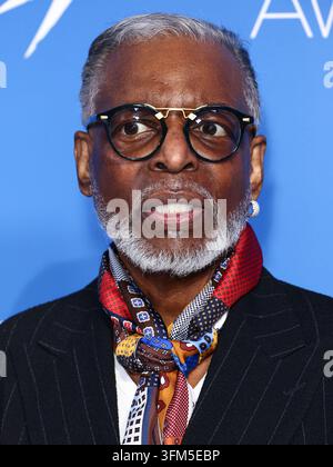 Hollywood, États-Unis. 27 sep, 2026. HOLLYWOOD, LOS ANGELES, CALIFORNIE, ÉTATS-UNIS - 26 SEPTEMBRE : LeVar Burton arrive aux Angel Awards 2026 de Project Angel Food, qui se tiennent sur le campus de la Chuck Lorre Family Foundation à Project Angel Food le 26 septembre 2026 à Hollywood, Los Angeles, Californie, États-Unis. (Photo de Xavier Collin/Image Press Agency) Crédit : Image Press Agency/Alamy Live News Banque D'Images