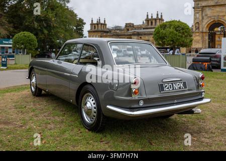 Salon privé du 4 septembre 2026 au Blenheim Palace : 1960 Bristol 406 Zagato Sports Saloon exposé. Banque D'Images