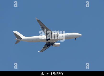 MNG Airlines (est une compagnie aérienne de charter de fret et de passagers turque) avion Airbus A330-300, Budapest, Hongrie, Magyarország, Europe Banque D'Images