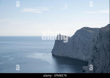 Côte rocheuse et phare du Cap de Formentor à Majorque Banque D'Images