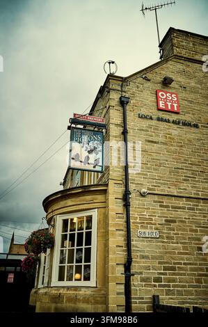 Le pub The Three Pigeons Real Ale à Halifax, Royaume-Uni Banque D'Images