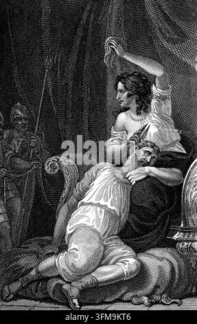 Une gravure de William Marshall Craig (vers 1765–1834) représentant Dalila coupant les cheveux de Samson alors qu’il dort sur ses genoux, un acte de trahison qui a privé le juge biblique de sa force divine. Dans le récit du Livre des Juges de l’Ancien Testament, Dalila a été contrainte par les seigneurs philistins de révéler le secret de la puissance de Samson, conduisant à sa capture et à son emprisonnement ultérieurs. Un soldat philistin est vu se cachant derrière le rideau, observant la scène avant que le héros ne soit saisi. 1820. Banque D'Images