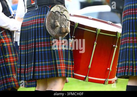 Close-up d'un tambour de bande écossaise en kilt traditionnel Banque D'Images