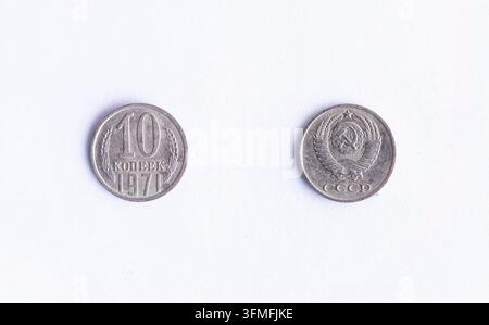 Pièce de 10 kopecks de l'Union soviétique de 1971 sur fond blanc Banque D'Images